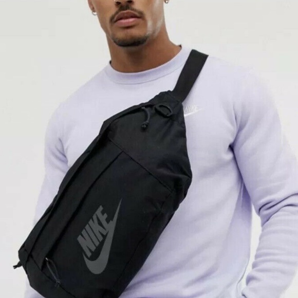 nike large tech hip pack